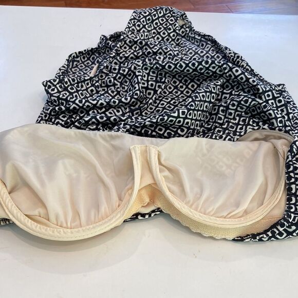 Lands end, black/white 1 piece halter top bathing suit w underwire size 12 tall - Picture 4 of 5